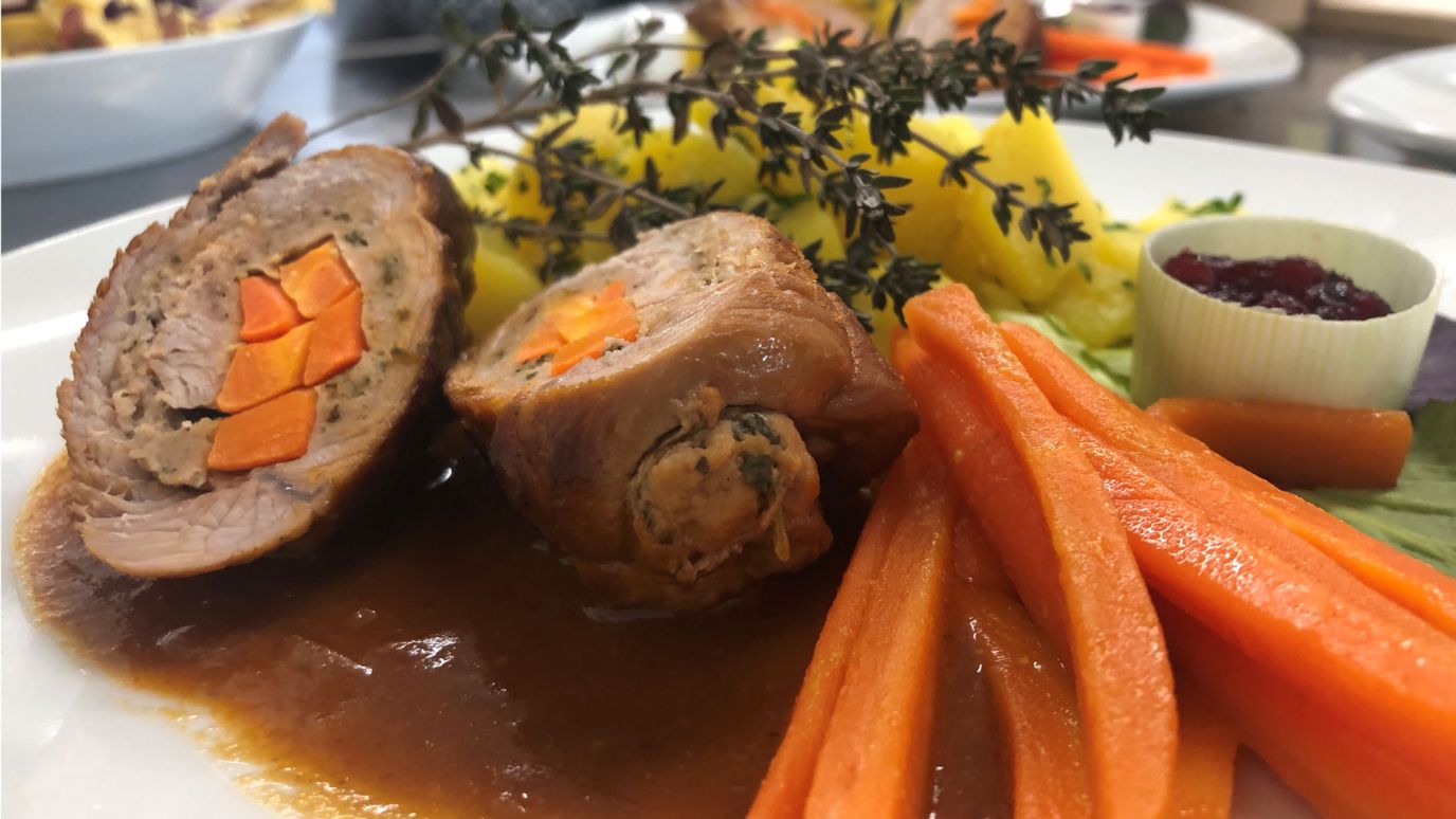 Kalbsrouladen mit Bergkräuterbrät  Kalbsrouladen mit Bergkräuterbrät