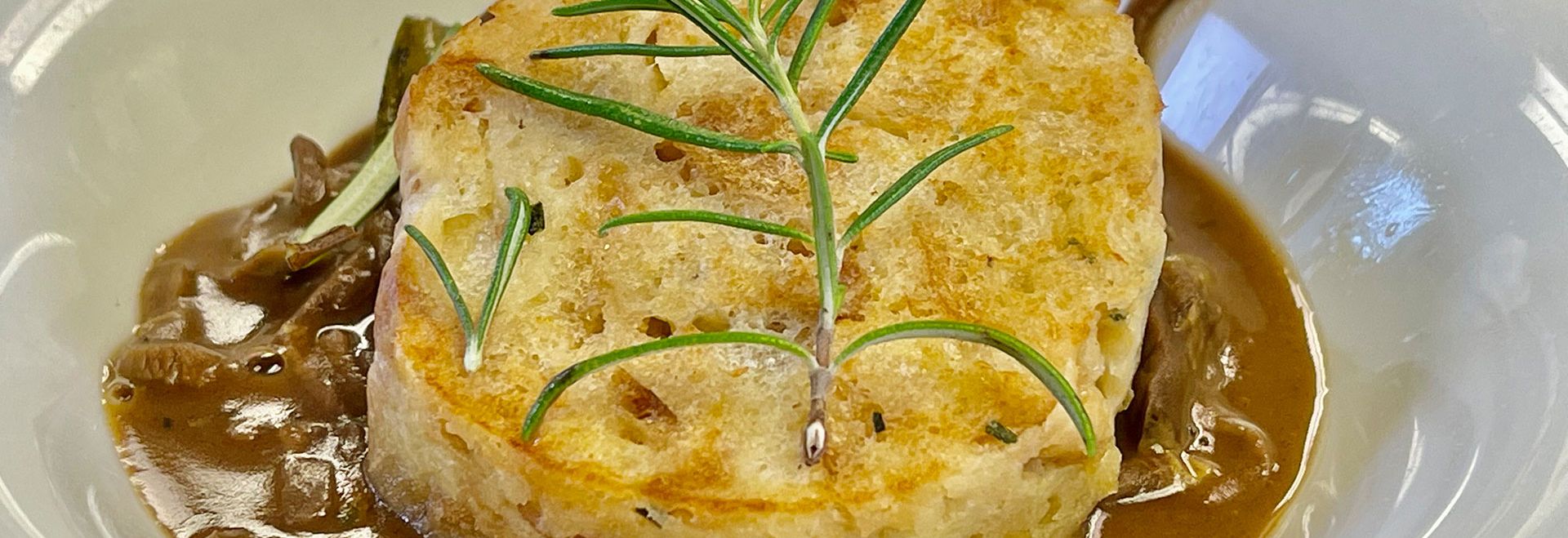 Kalbsbeuschel mit Serviettenknödel Kalbsbeuschel mit Serviettenknödel