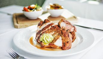 Kotelett mit Bratkartoffeln und Gemüse, Löwen Nofels Kotelett mit Bratkartoffeln und Gemüse, Löwen Nofels