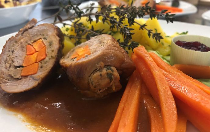 Kalbsrouladen mit Bergkräuterbrät  Kalbsrouladen mit Bergkräuterbrät
