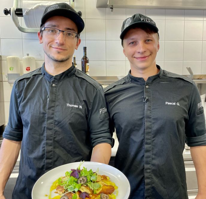 Chefkoch Thomas Neubert  mit Lehrling Pascal Grunert 