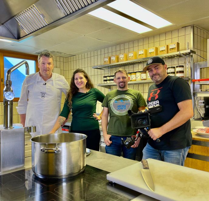 Wolfgang Mätzler mit dem Team von LaendleTV Wolfgang Mätzler mit dem Team von LaendleTV